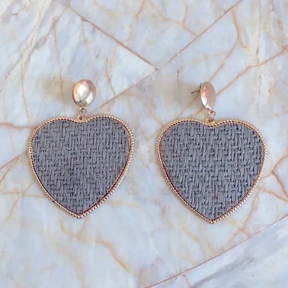 Crystal Collection Large Heard Earring - Picture 7 of 10